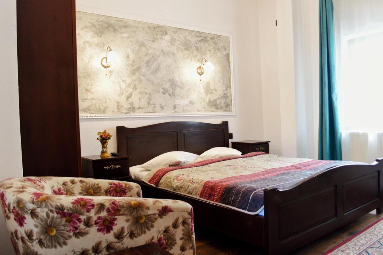 Pensiunea Casa Rica Călimăneşti Exterior foto